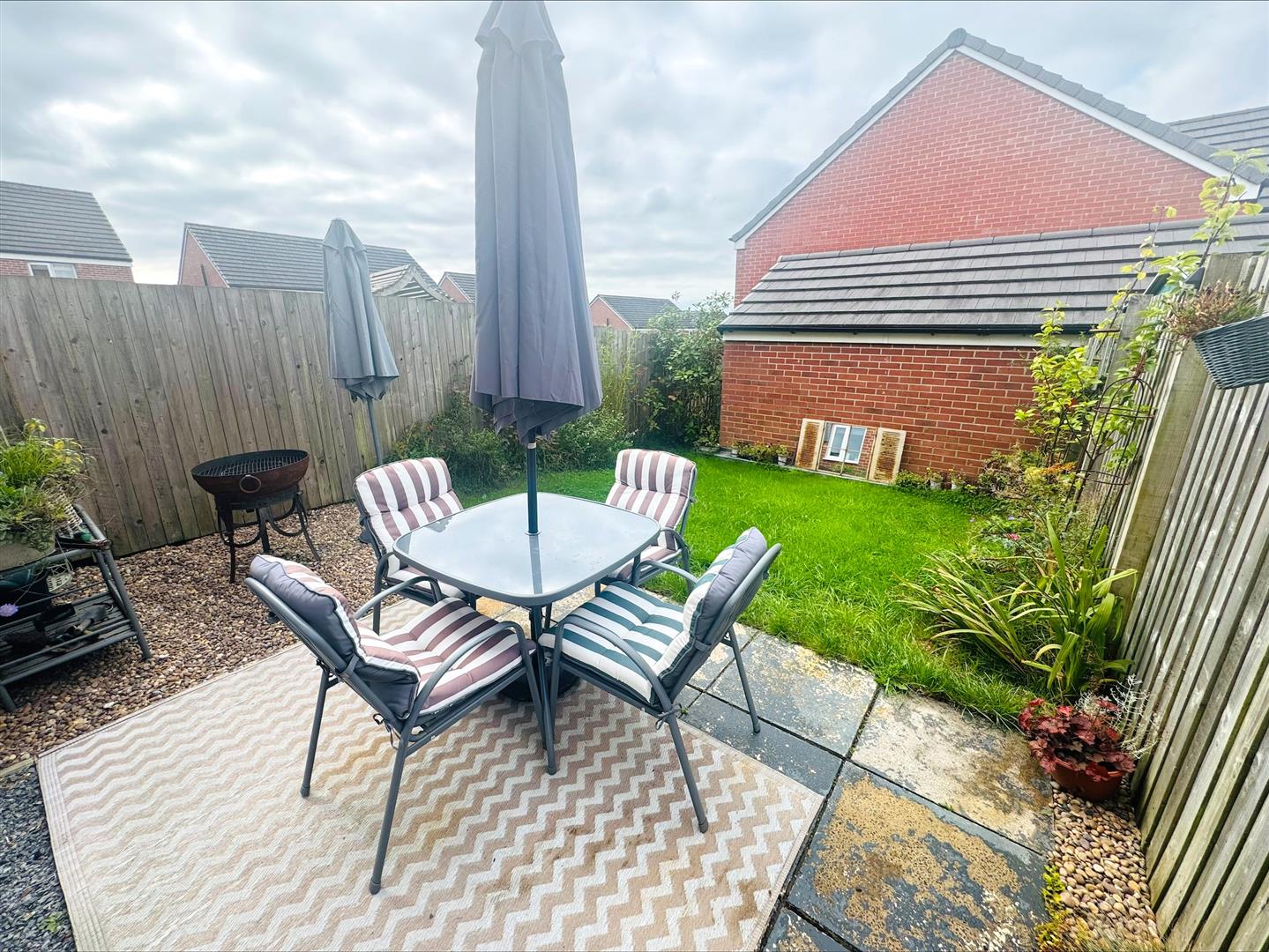 Clos Y Nant, Carway, Kidwelly, SA17 4JH